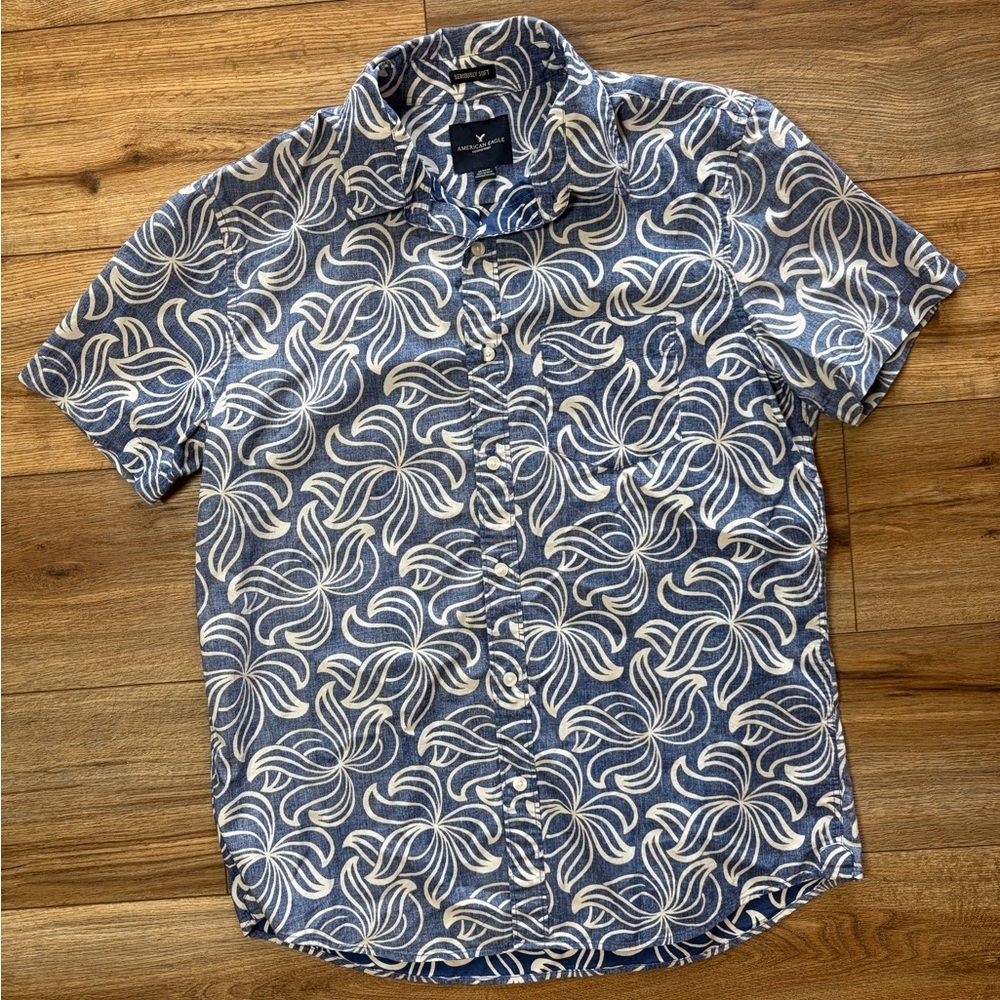 American Eagle Seriously Soft blue short-sleeve button-down shirt - Picture 3 of 13